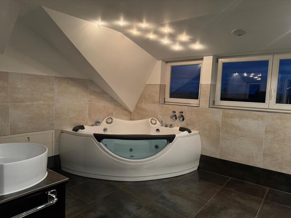 205 Qm "Traumtor" Mit Sauna, Whirlpool, Kamin Und 3 Terrassen Mit Blick In Die Boehmisch Saechsische Schweiz Dresden Buitenkant foto