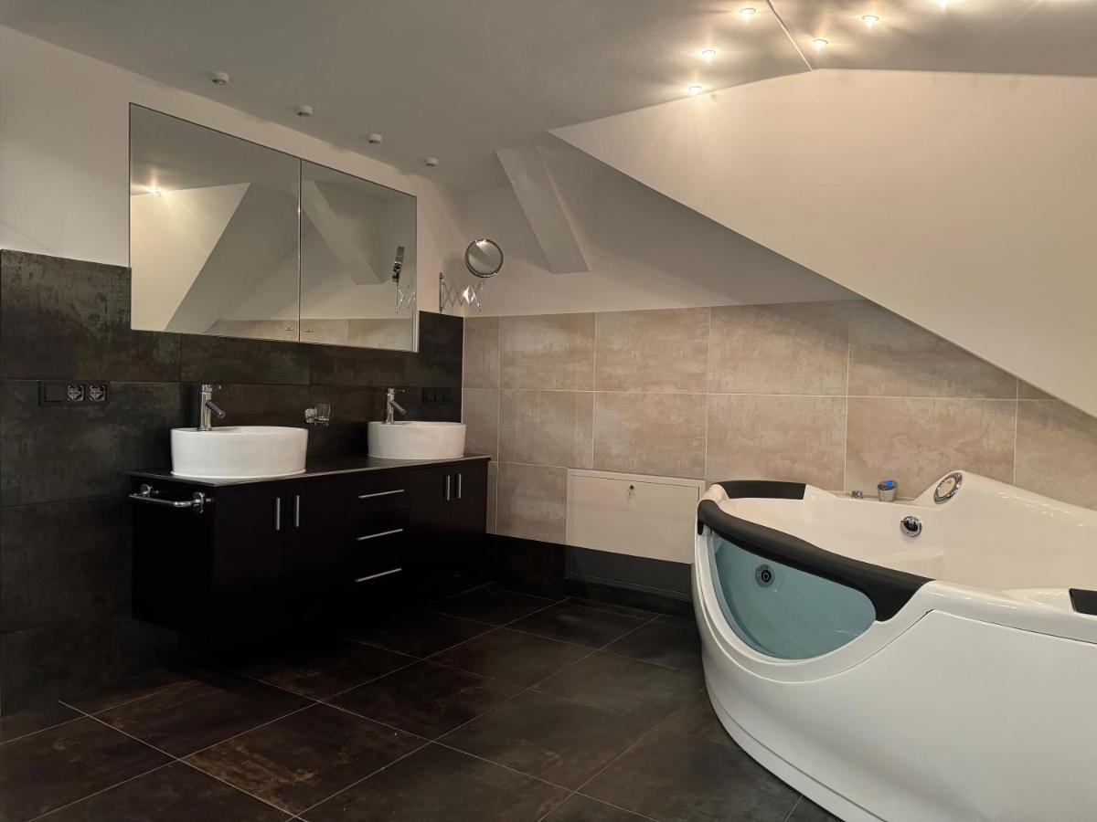 205 Qm "Traumtor" Mit Sauna, Whirlpool, Kamin Und 3 Terrassen Mit Blick In Die Boehmisch Saechsische Schweiz Dresden Buitenkant foto